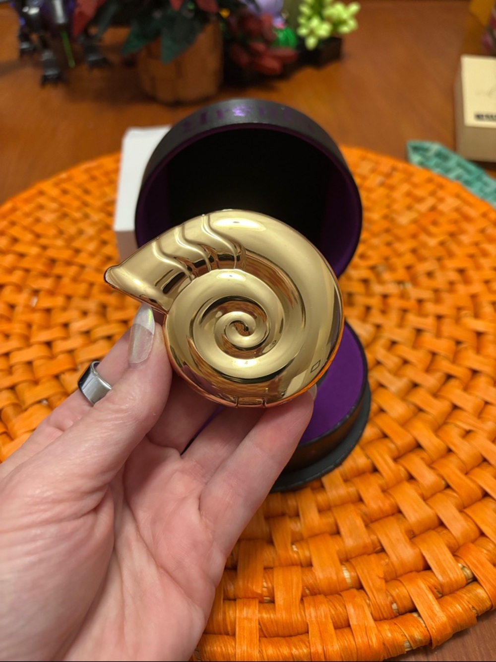 Besame Cosmetics Ursula's Shell Compact Highlighter - Picture 13 of 13